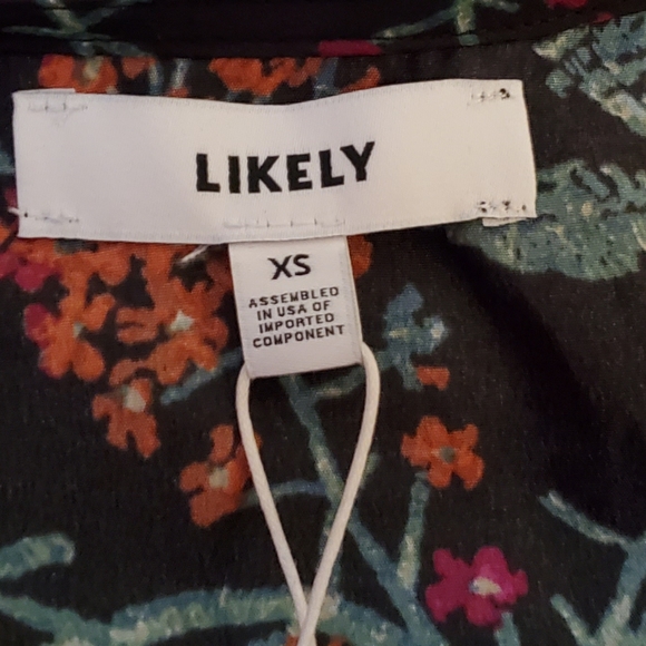 💥SALE💥HP🎉 Likely Night Garden Wren Wrap Top - Picture 5 of 8